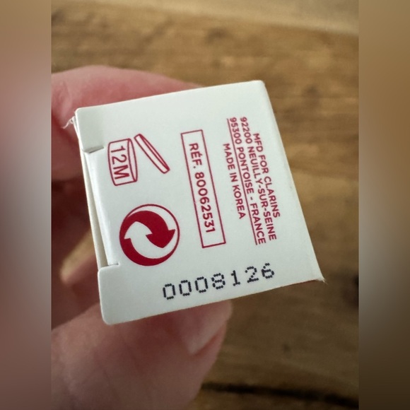 NEW Clarins Velvet Lip Perfector ~ Velvet Red (03) ~ NEW IN BOX! - Picture 4 of 8